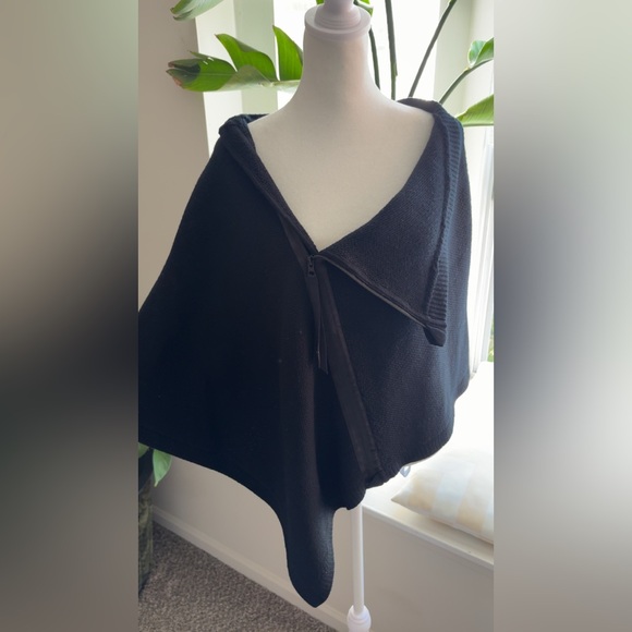 lululemon athletica Black Poncho 100% merino wool - Picture 2 of 5